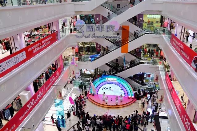 100元帮你搞定一套秋装,花一件衣服的钱穿两件衣服