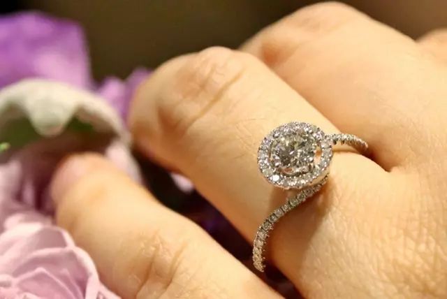 100元帮你搞定一套秋装,花一件衣服的钱穿两件衣服