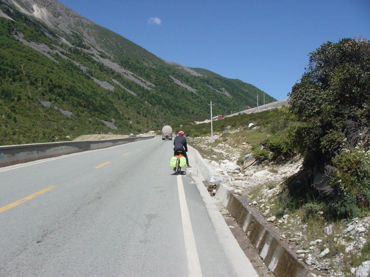 一个人一台车到西藏,一个人一辆车直通拉萨