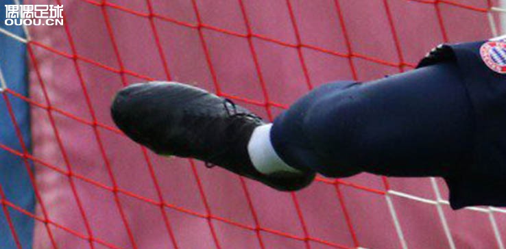 高清欣赏胡梅尔斯和诺伊尔上脚猎鹰2018