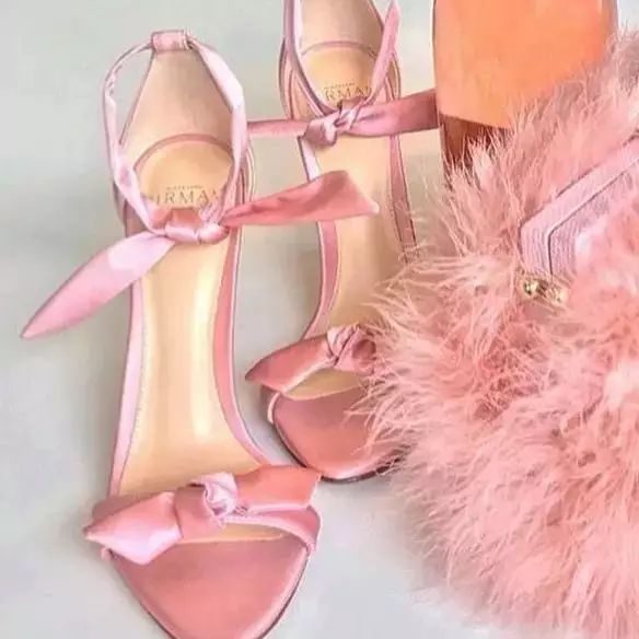 找女友只服冯绍峰，我却心疼赵丽颖找不到一双好鞋~