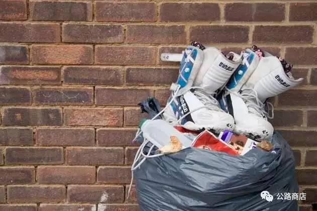 滑雪场鞋子衣服很脏,滑雪场的滑雪鞋臭怎么办