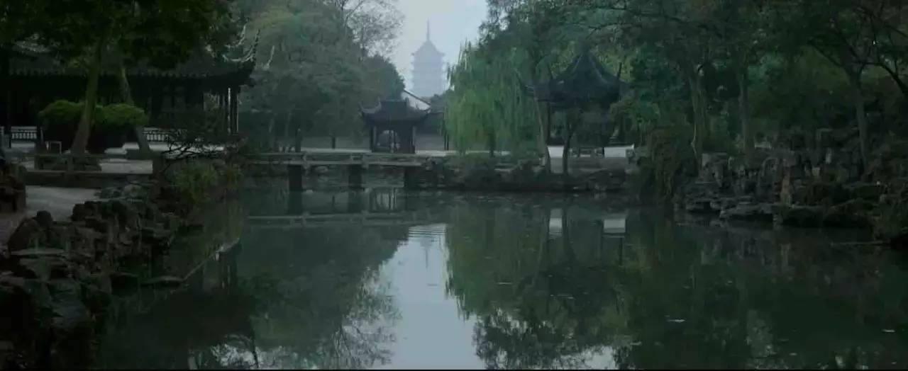 拙政园具有浓郁的江南水乡特色吗,拙政园的空灵雅致之美