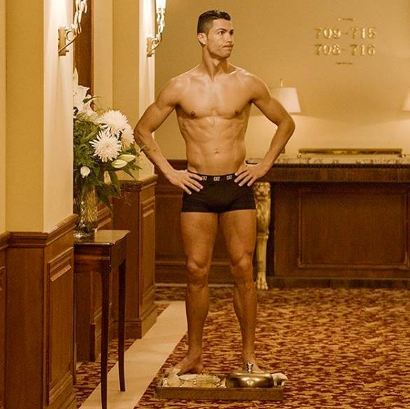 c罗的肌肉是自然还是科技,c罗的肌肉特别像李小龙