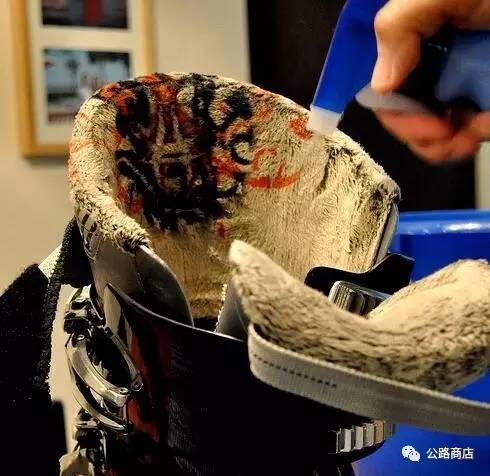 滑雪场的鞋子到底有多臭？