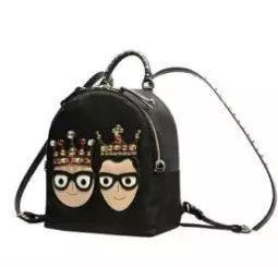 迪丽热巴包包里的东西,迪丽热巴甲壳虫包包