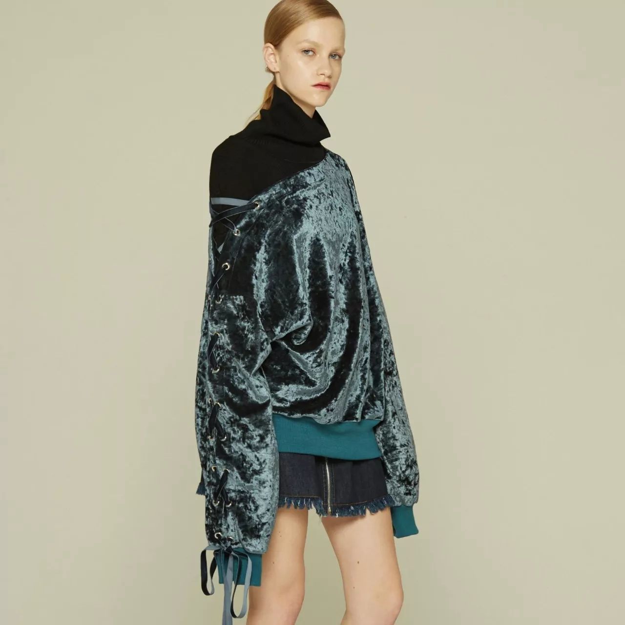 Madam问答室丨遮瑕膏、抗氧化精华、丝绒卫衣、粉饼、黄皮围巾搭配