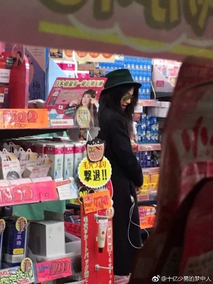 范冰冰现身药妆店,范冰冰来日本药妆店买了什么