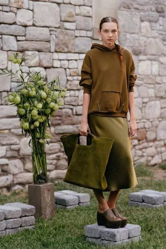 秋季穿衣搭配技巧,秋季穿衣搭配方法大全