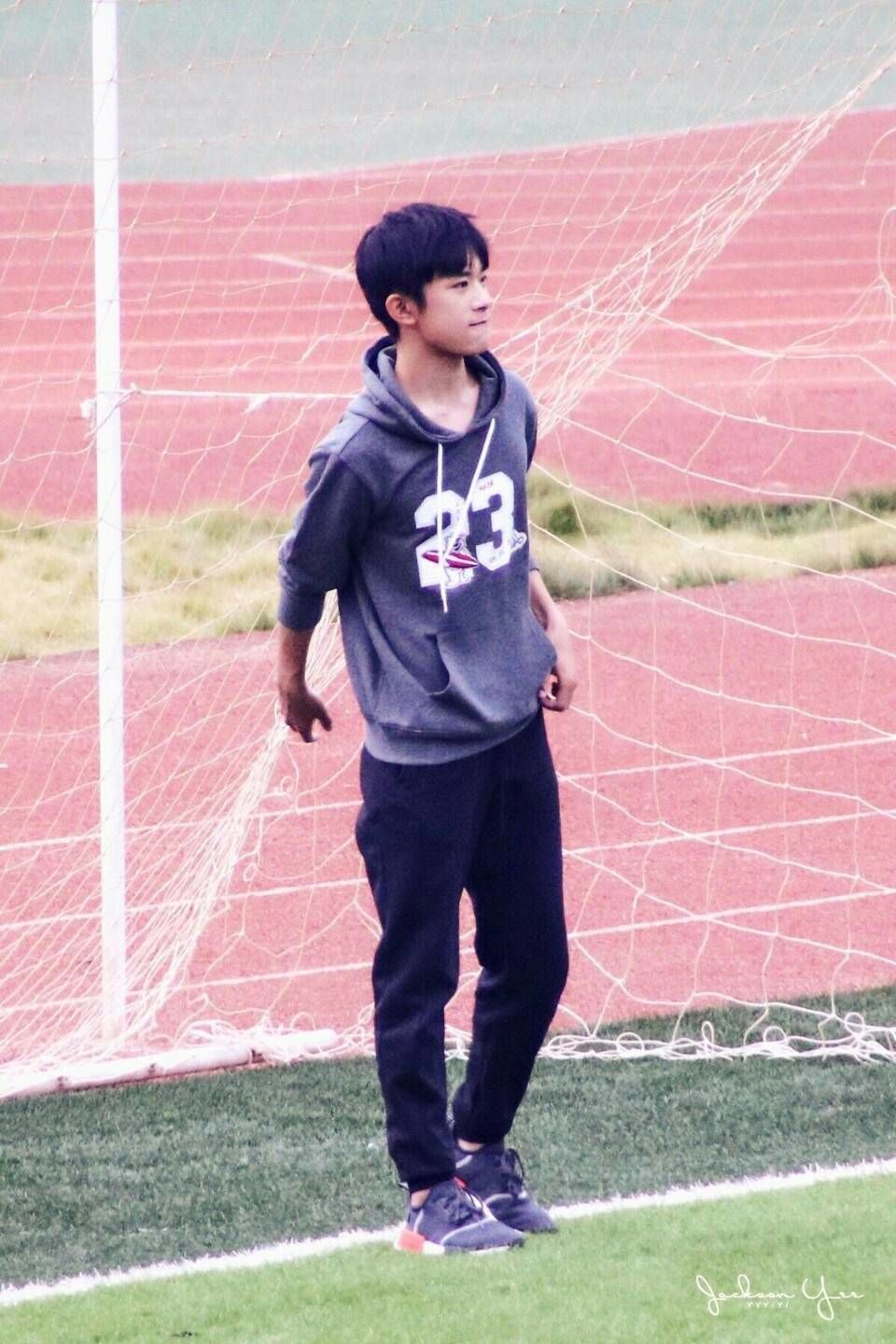 「TFBOYS」「分享」171018足球宝贝上线让我们跟着烊宝运动起来吧