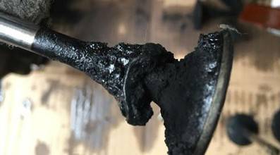 车子突然烧机油是什么原因,教你一招判断烧机油的原因