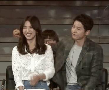 宋慧乔乔妹穿搭蓝色吊带裙,宋慧乔乔妹什么风格都能驾驭