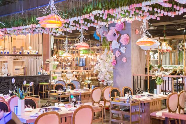 在逐渐降温的日子，你最需要吃一口火锅！重庆这些主题火锅店，你想去哪一家排队？