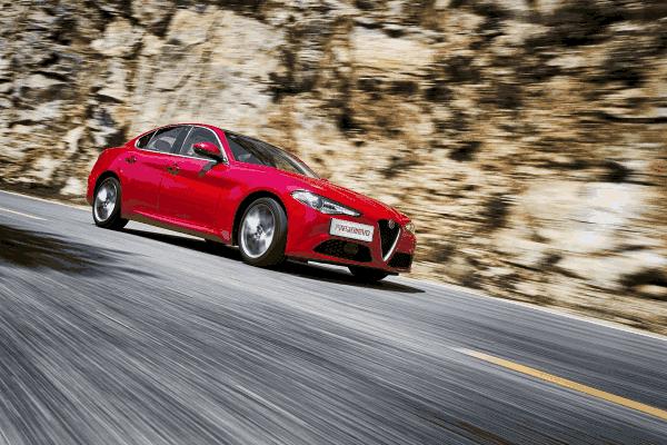 阿尔法罗密欧giulia暴力试驾,阿尔法罗密欧giulia试驾视角