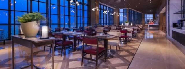 鲍师傅网红店排队,鲍师傅在南京排队