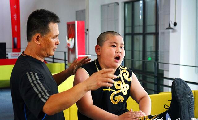 小学生2天上9个培训班，学习成唯一要务你怎么看？