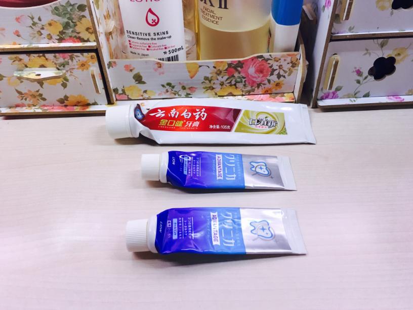 丢三拉四的一小堆空瓶