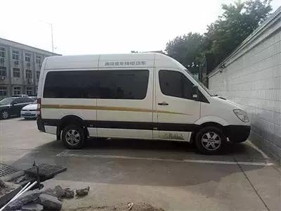 致被遗忘在校车上死去的孩子|新京报快评