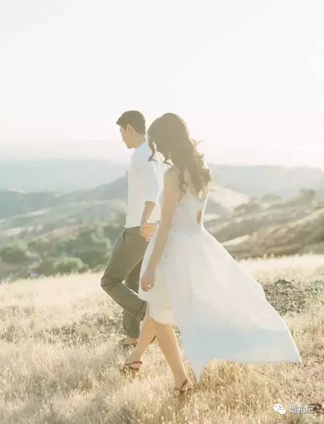 摄影师亲手教新人摆婚纱照造型,6种必拍的婚纱照风格