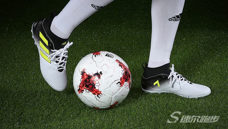 阿迪达斯适合踢中场的球鞋,足球前锋阿迪达斯球鞋推荐