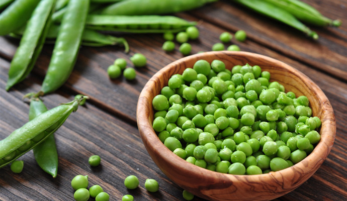 眼睛周围长一圈红色疙瘩红肿发烧,眼睛附近长了一片红疹子