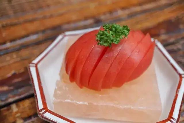 三伏天不吃饭也要买一件棉麻衫,三伏天不开空调吃饭一身汗