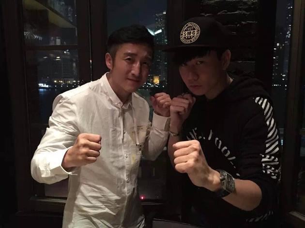 邹市明冉莹颖机场现身,邹市明2017年比赛张杰助阵