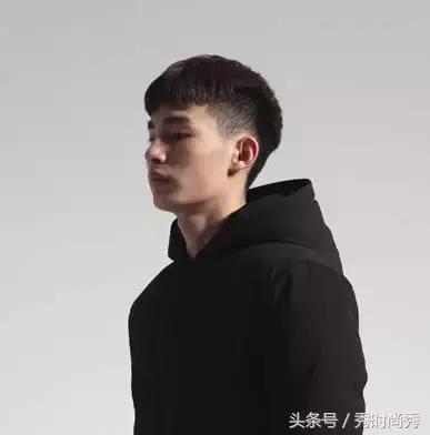 有点秃适合剪什么刘海男,秃鬓角头发软男士发型