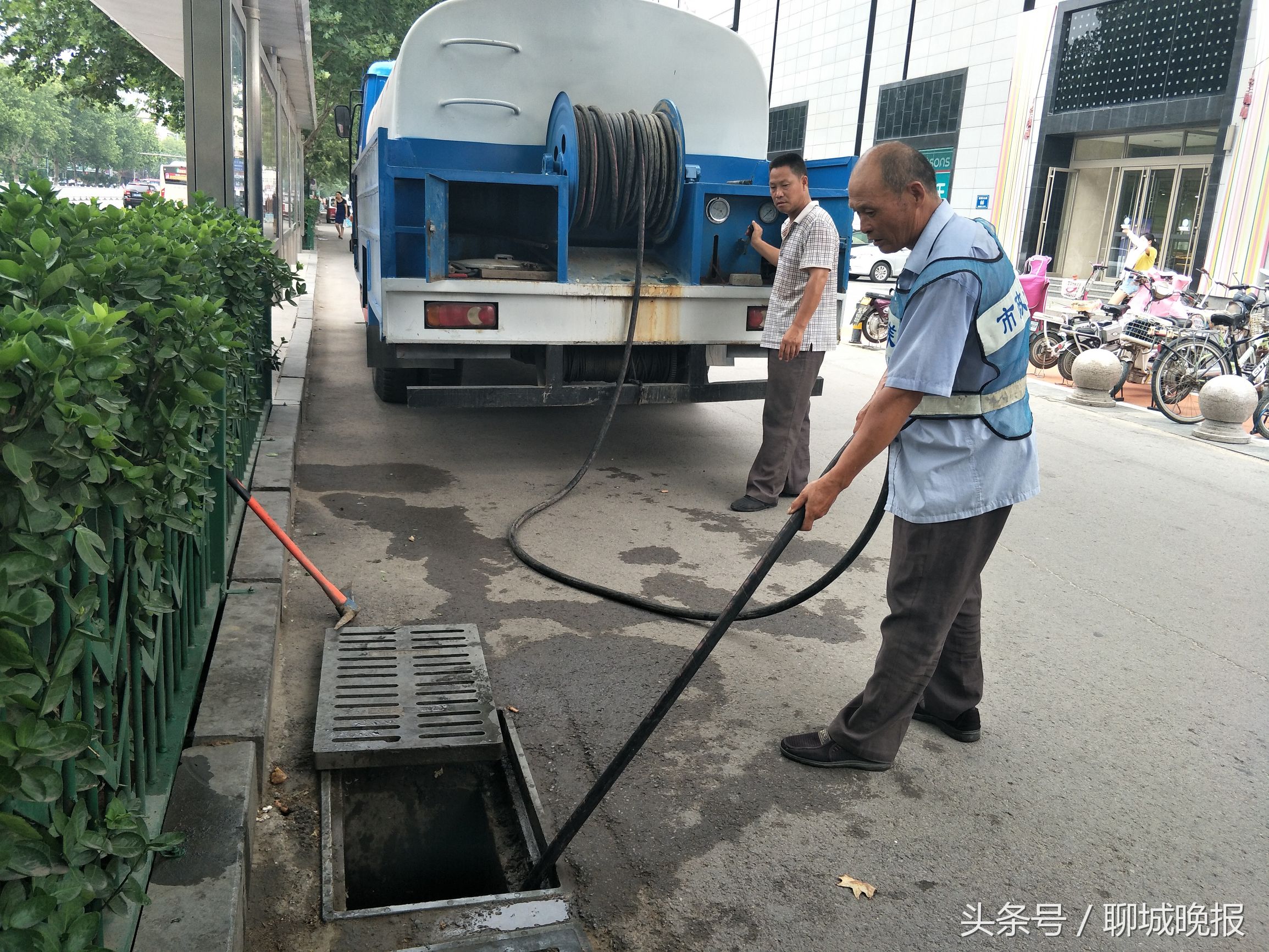 高温下的河道清掏工,直击高温下的施工