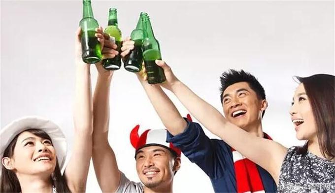 自己不喝酒总劝酒人的性格,自己不喝酒给别人倒酒是不礼貌么