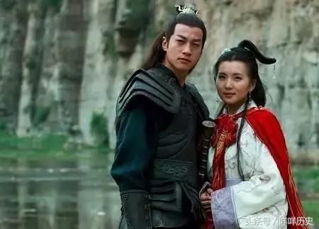 三国演义离间计的故事30字,三国演义小妾出轨