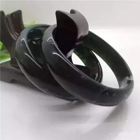 岫玉的黄白老玉与河磨玉的区别,老司机带你聊翡翠