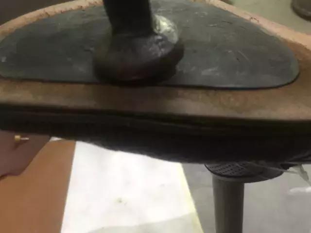 鞋子脱胶了用502粘不稳咋回事,鞋子脱胶了怎么办不用胶水