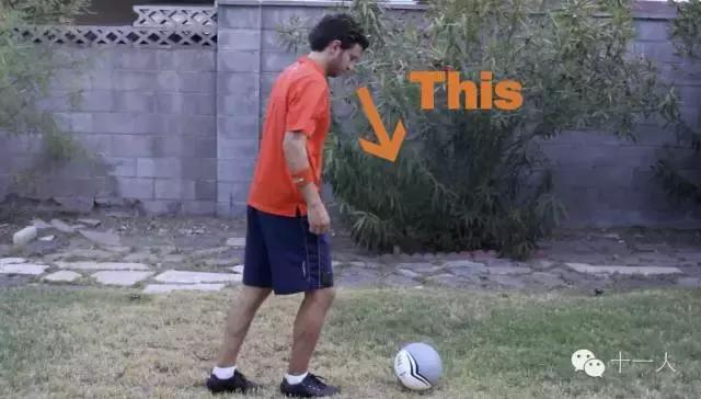 带球时怎么抬头看人,带球总是不抬头怎么办