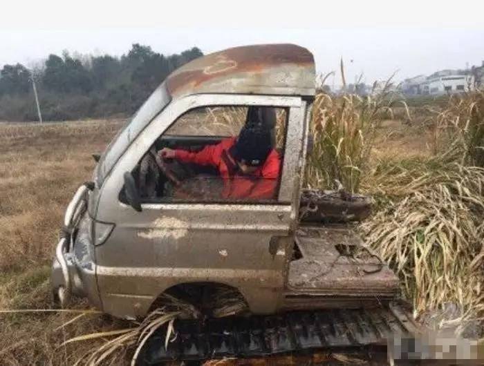 一辆让路虎奔驰G都颤抖的哈飞面包车，不拉货只越野