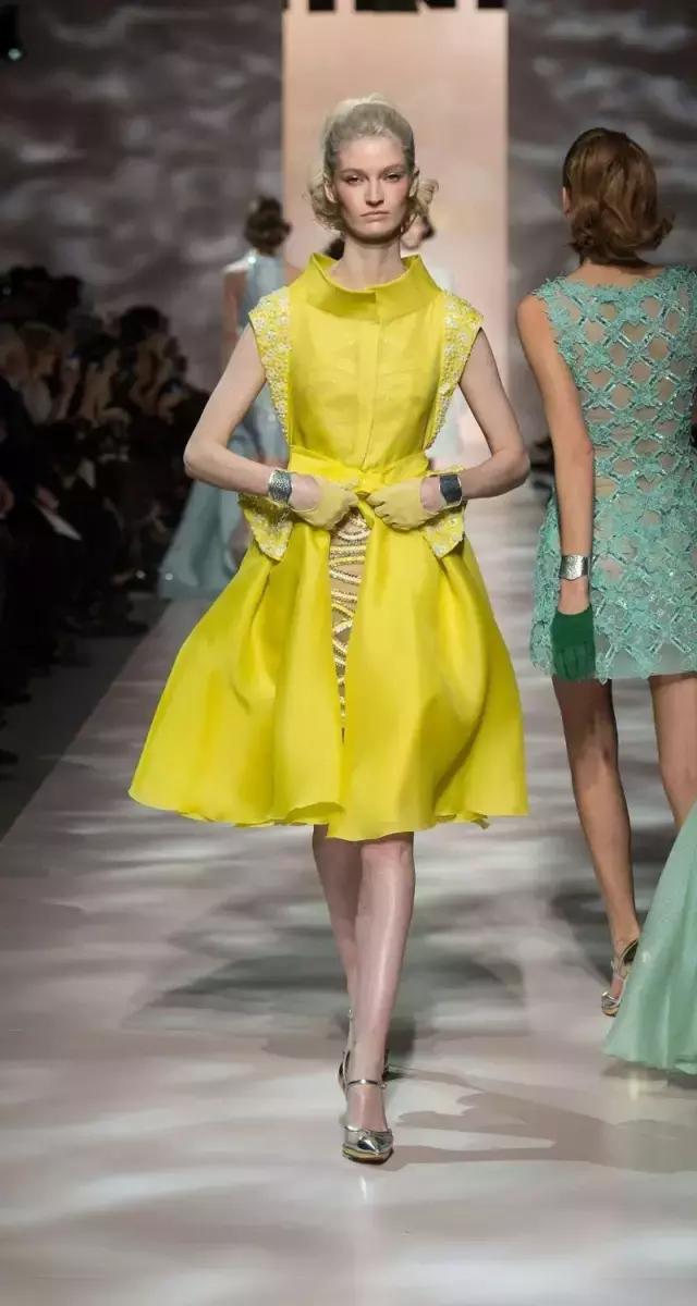 模特走秀手势动作代表什么,时装模特手势摆放造型