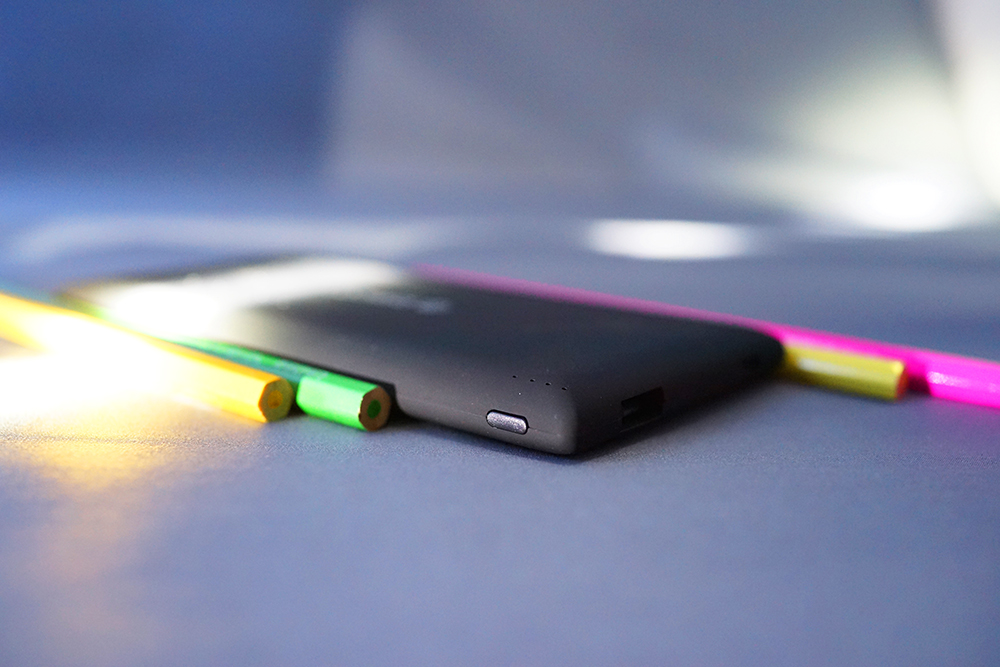 orico10000充电宝评测,轻磁5000毫安超薄磁吸无线充电宝