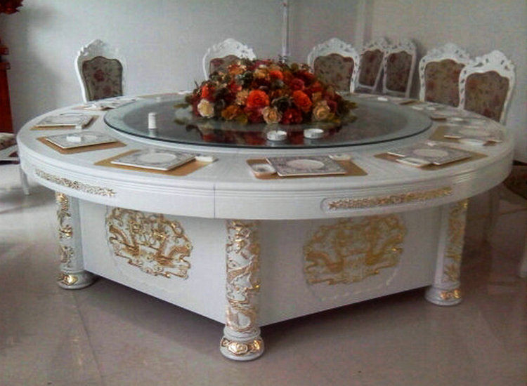 这种餐桌人少不准用，不需手拨，全靠电！合肥人涨知识了