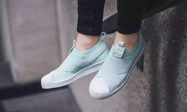 2021最流行的系鞋带运动鞋,百搭没有鞋带的运动鞋有哪些