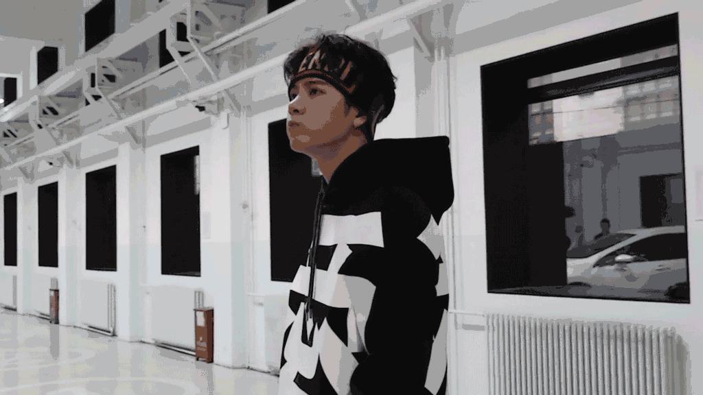 王嘉尔jackson军训,jackson王嘉尔烟嗓