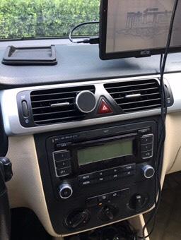 宝来起步转速2000左右正常吗,宝来起步轻点油门转速高怎么回事