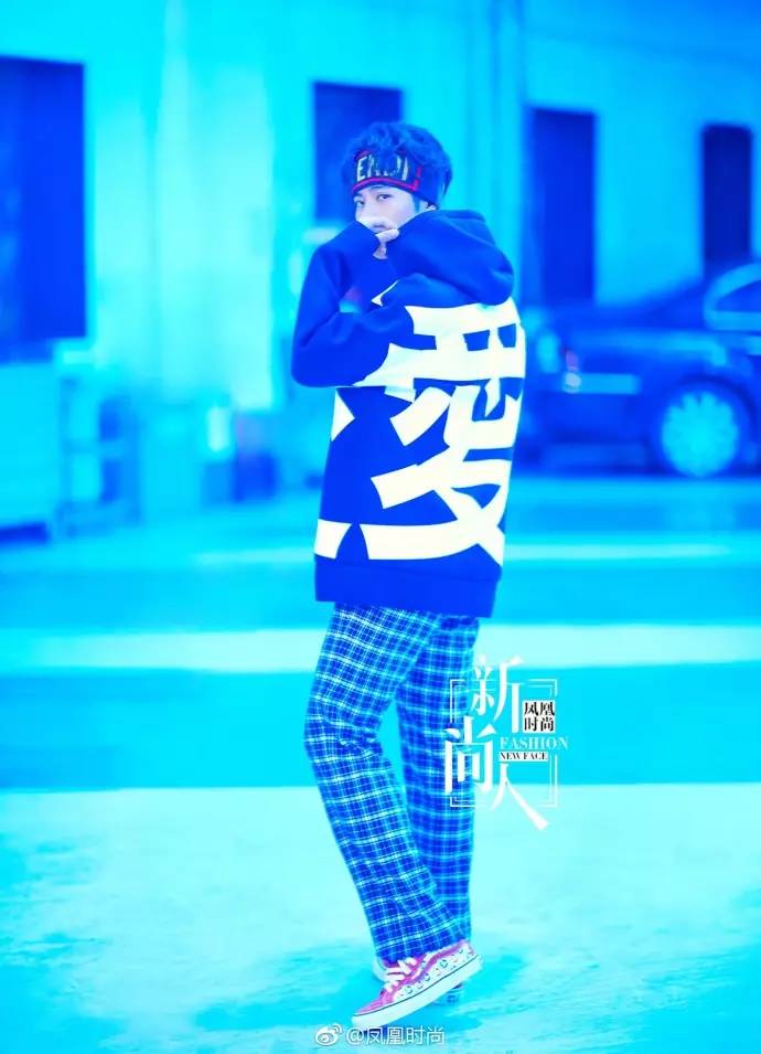 王嘉尔jackson军训,jackson王嘉尔烟嗓