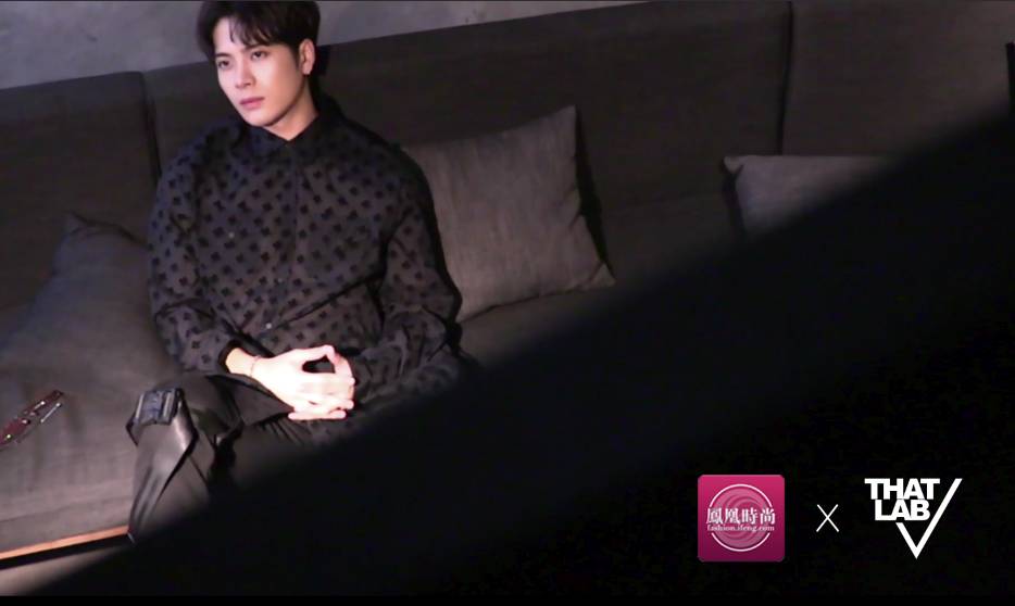 王嘉尔jackson军训,jackson王嘉尔烟嗓