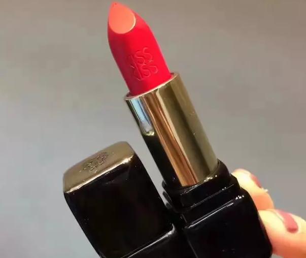 黄皮怎么选口红ysl,黄皮适合的口红显白大牌