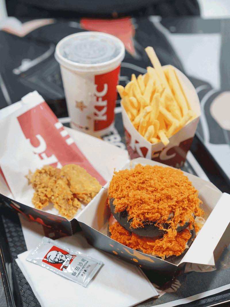 这款黑汉堡，颠覆了汉堡的认识，竟然找来TFboys代言？！