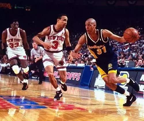 詹姆斯各数据碾压乔丹,说詹姆斯是大猩猩的主播是谁