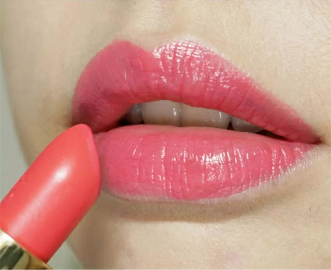 为什么美妆博主的口红都要涂出去 (美妆博主和普通人涂口红哪个好)