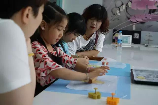 鑸屽皷涓婄殑鍗楅棬,鑸屽皷涓婄殑鍗楅棬缇庨鍥㈣喘