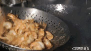 摸着良心讲，昆明关上某饭店，虾肉好吃到甩市区饭店10多条街