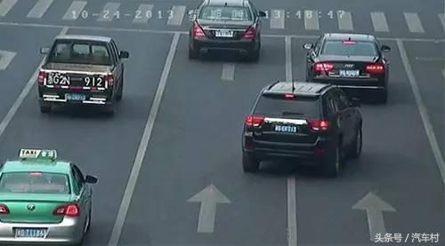 开车走错车道扣几分,行车中走错车道违法吗